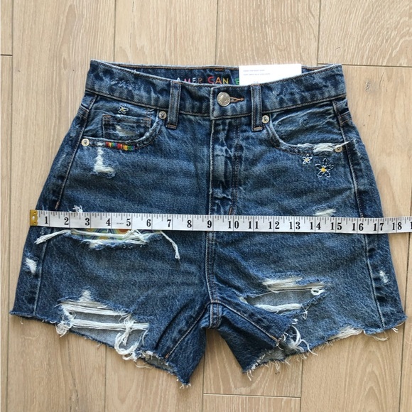 NWT American Eagle Love Embroidered Highest Rise Baggy Short Distressed Size 000 - Picture 3 of 13